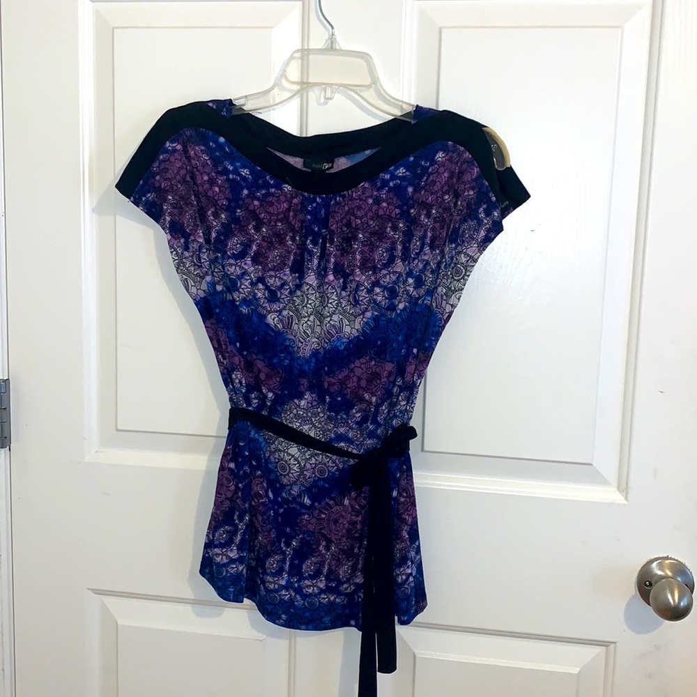 Professional short sleeve slit sleeved blue and purple blouse top.